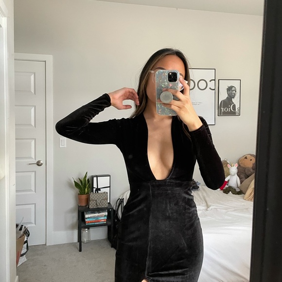 Deep v dress - Picture 2 of 2